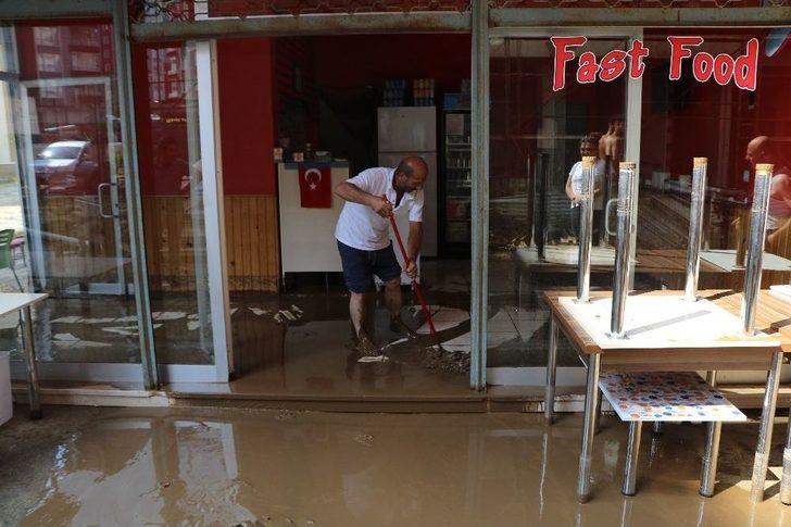 Trabzon’da Selin Ardından Temizleme Çalışmaları Başladı G1