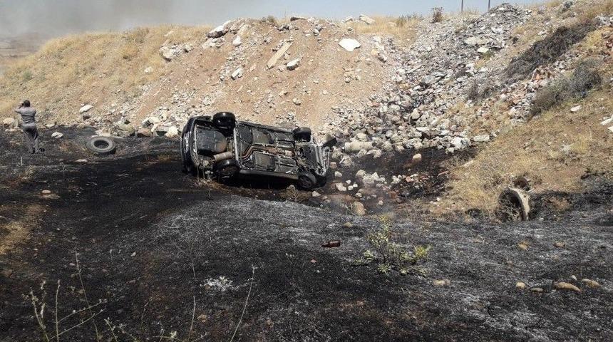 Şarampole Yuvarlanan Otomobil Alev Aldı: 2 Yaralı