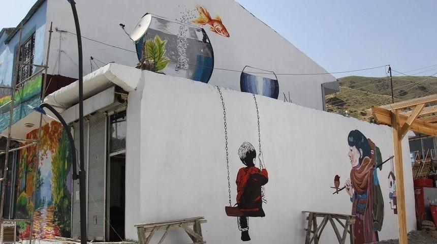 Başkale&rsquo;deki Duvar Ve Trafolar Resimlerle Donatıldı