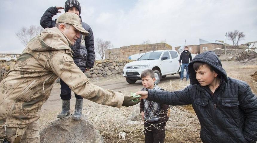 Çocukların Asker Sevgisi