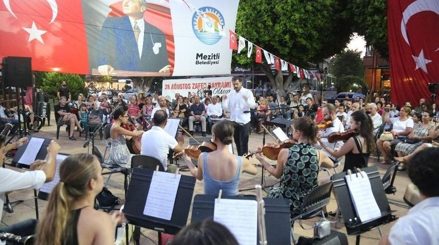 Mdob Sanat&ccedil;ılarından Mezitli Sahilinde Muhteşem Konser