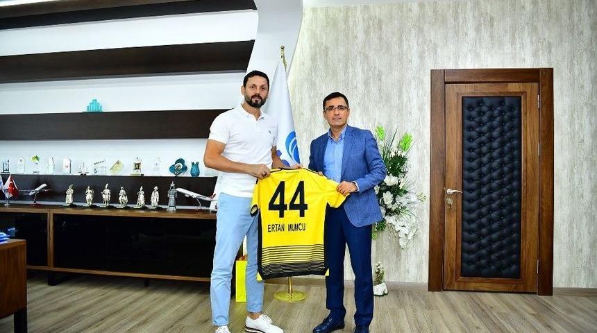 Erol Bulut&rsquo;tan Eski Başkan Mumcu&rsquo;ya Forma S&uuml;rprizi