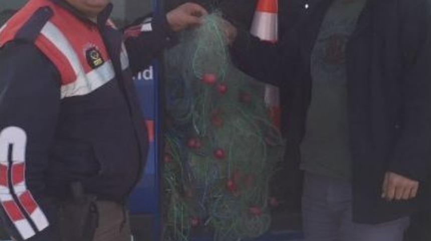 Tarsus&rsquo;ta Yasa Dışı Balık Avlayan 2 Kişi Yakalandı
