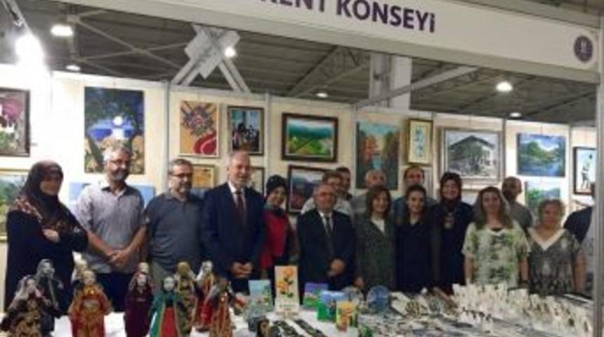 Sanat&ccedil;ıların Karma Sergisine İlgi