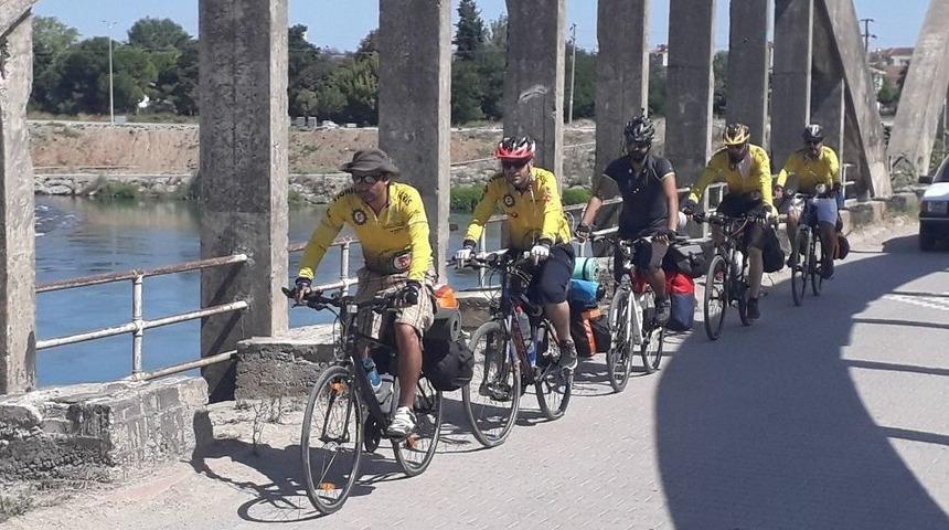 B&ouml;lgeler Arasında K&ouml;pr&uuml; Kurmak İ&ccedil;in Pedal &Ccedil;eviriyorlar
