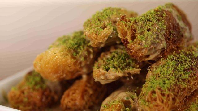 Tahinli Kadayıf Sarması