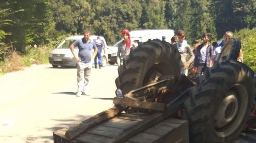 Düzce’de Traktör Devrildi: 2 Yaralı