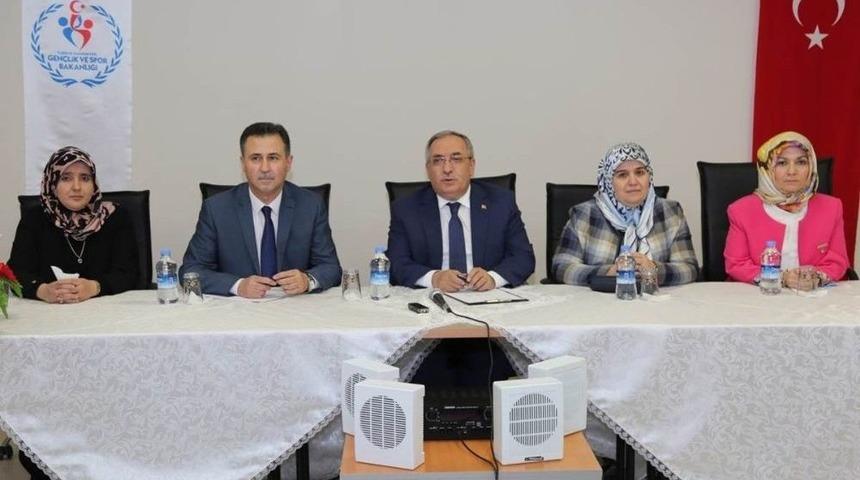 Vali Ahmet Hamdi Nayir: Hatasız Dost Arayan, Dostsuz Kalır