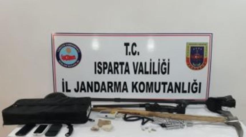 Jandarmanın Kaçak Kazı Operasyonunda Bizans Ve Antik Döneme Ait Tarihi Eser Ele Geçirildi