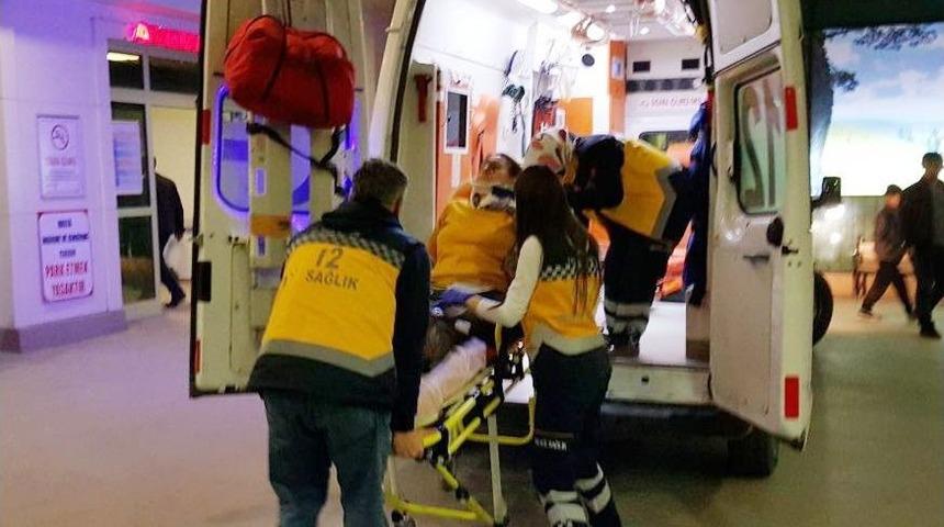 Sakarya&rsquo;da İki Otomobil &Ccedil;arpıştı: 8 Yaralı