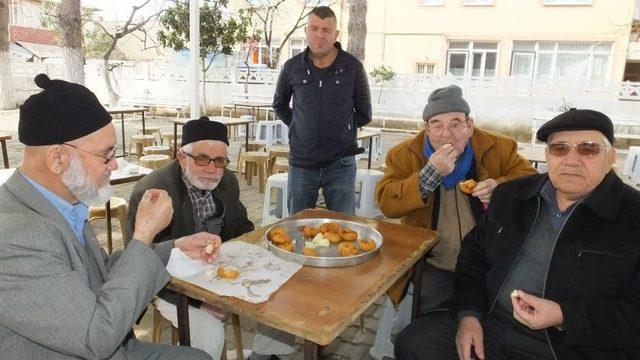 Burhaniye’de Şehitler İçin Lokma Hayrı Düzenlendi