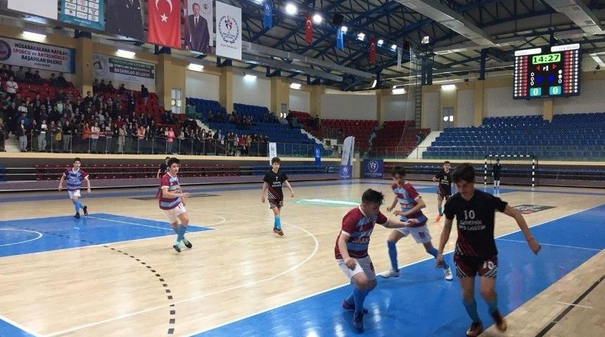 Futsal Grup M&uuml;sabakaları Yapıldı