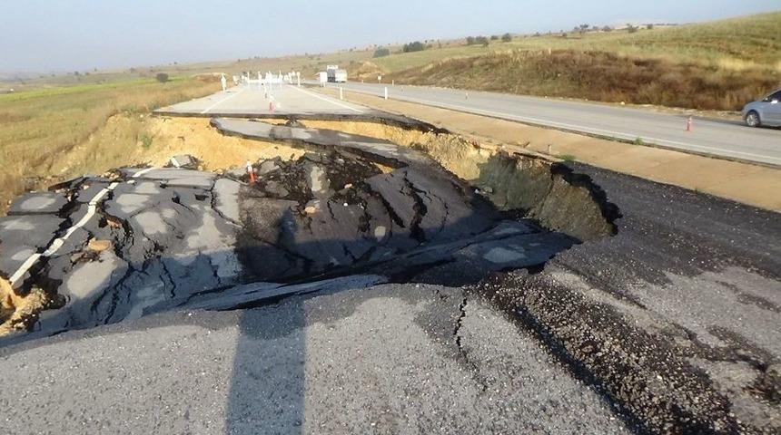 K&uuml;tahya-uşak Karayolu&rsquo;nda &Ccedil;&ouml;kme