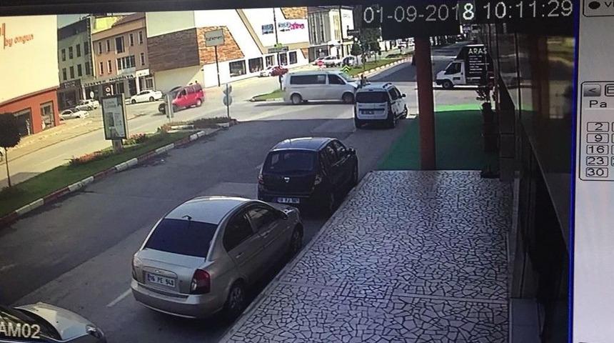 Motosiklet İle Minib&uuml;s B&ouml;yle &Ccedil;arpıştı