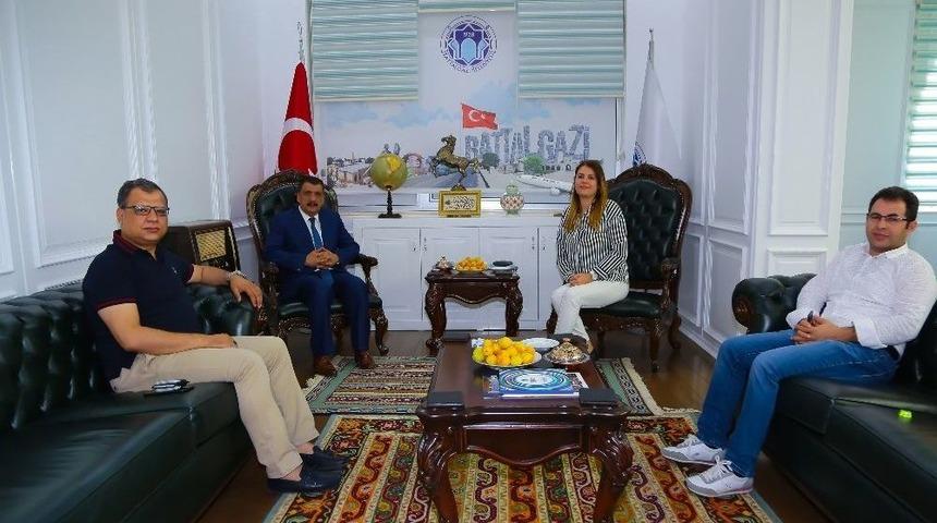 &Uuml;nl&uuml; Gazetecilerden G&uuml;rkan&rsquo;a Ziyaret