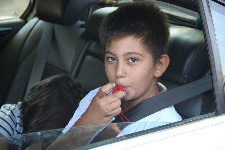 Çocuklar Kırmızı Düdükle Trafik Polisi Oldu G5
