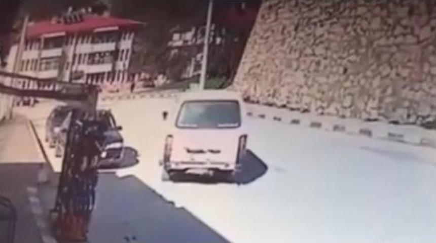 Motosiklet İle Minib&uuml;s&uuml;n &Ccedil;arpışması Kameraya Yansıdı