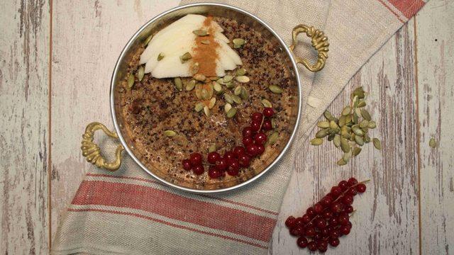 Üç Renkli Kinoalı Kahvaltı (270 Kalori)