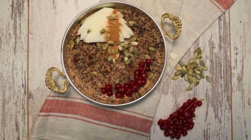 Üç Renkli Kinoalı Kahvaltı (270 Kalori)