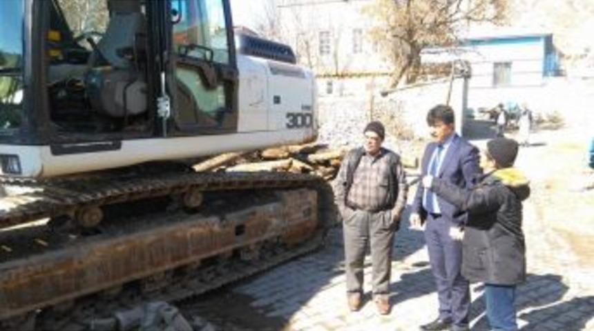 Pasinler&rsquo;de Metruk Yapılar Yıkılıyor