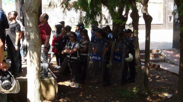 Polis, Kayıp Yakınlarının Eylemine İzin Vermedi