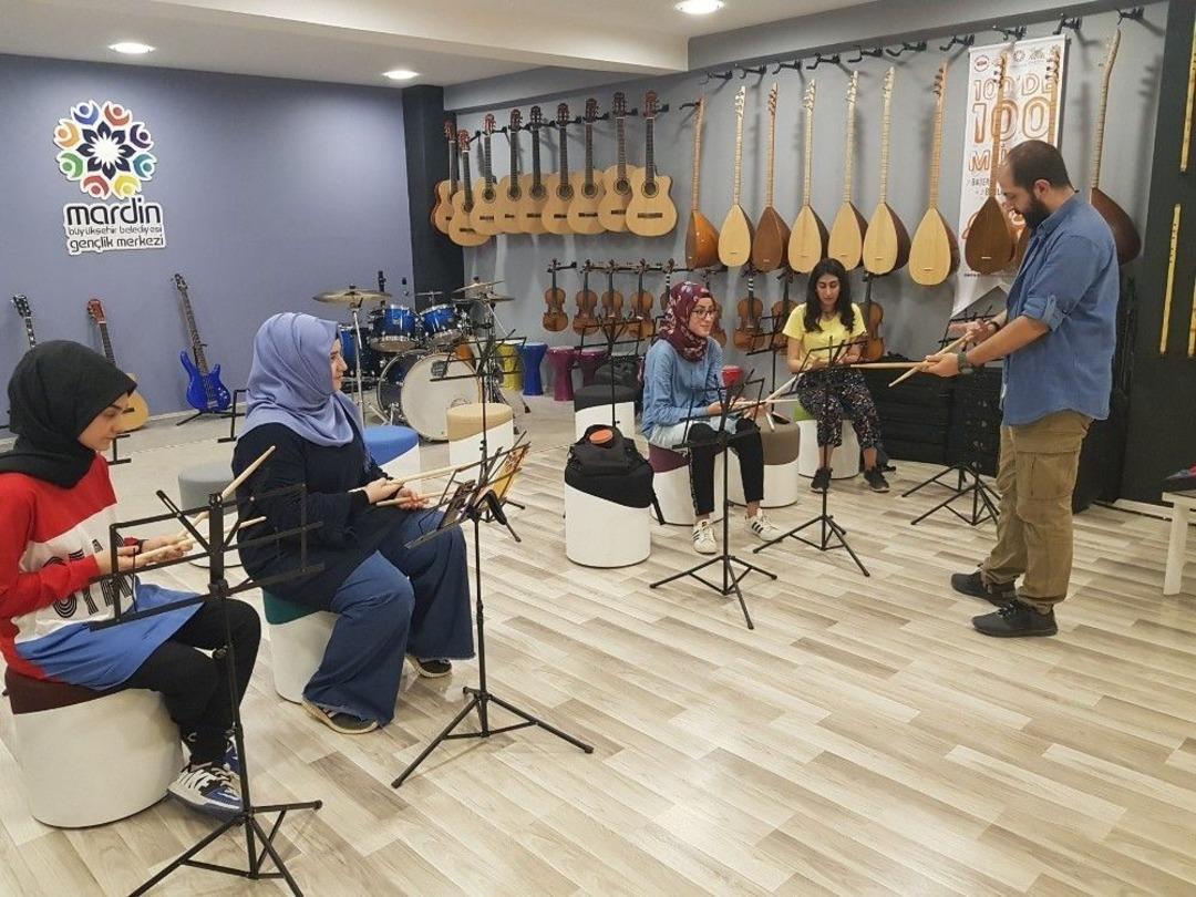 Mardin&rsquo;de Gen&ccedil;ler Kendini Geliştiriyor