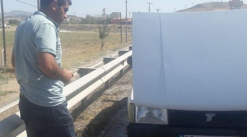 Hareket Halindeki Otomobil Alev Aldı