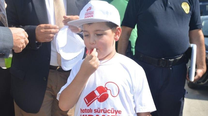 Hatalı S&uuml;r&uuml;c&uuml;ye Kırmızı D&uuml;d&uuml;k