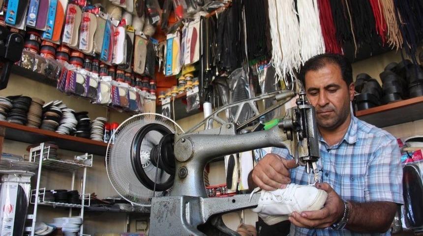 Gelişen Teknoloji Ayakkabı Tamirciliğini Bitirme Noktasına Getirdi