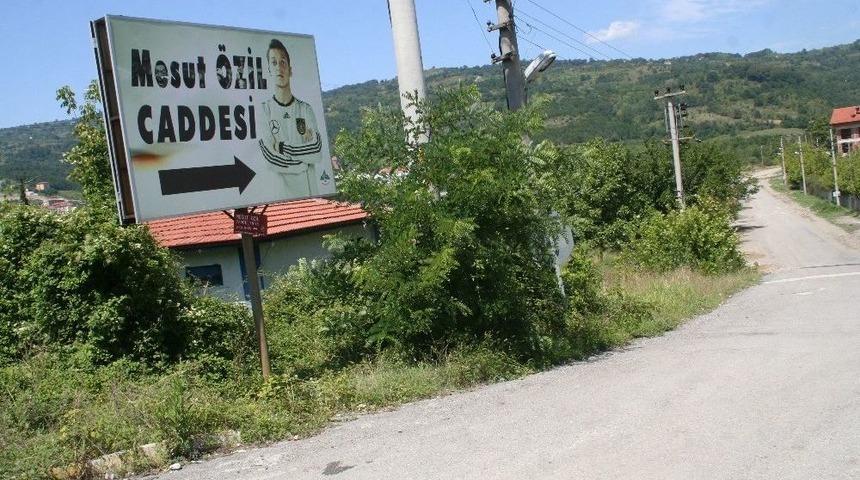 Alman Milli Takımını Bırakan &Ouml;zil&rsquo;e Hemşehrilerinden Destek