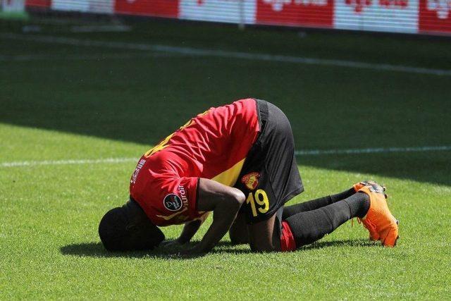 Göztepe’de Demba Ba Rüzgarı