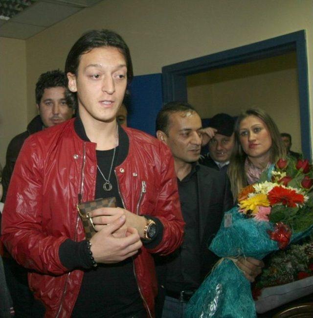 Alman Milli Takımını Bırakan Özil’e Hemşehrilerinden Destek