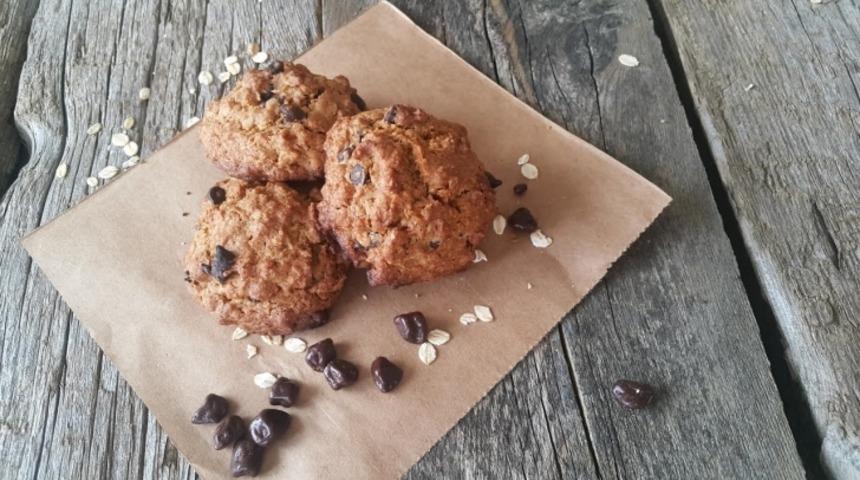 Yulaf Ezmeli Çikolata Parçacıklı Kurabiye