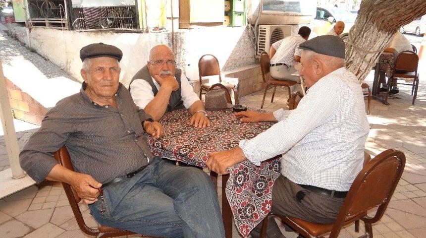 Bu İlçede Kahvelerde Gazete Okumak Tarihe Karıştı