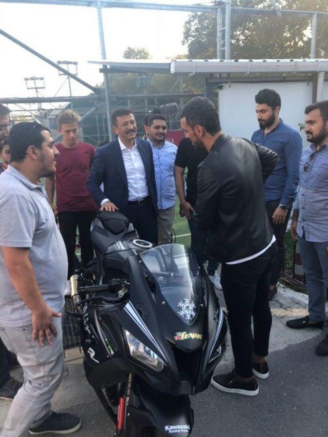 Sofuoğlu’nun Motosikletini 10 Kişi Zor Taşıdı, Renkli Görüntüler Ortaya Çıktı