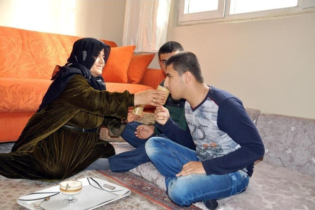 Bir Annenin İki Engelli &Ccedil;ocukla Yaşam M&uuml;cadelesi