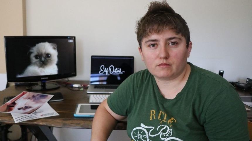 (özel) Kedisini Bulana 4 Bin Tl Ödül Verecek