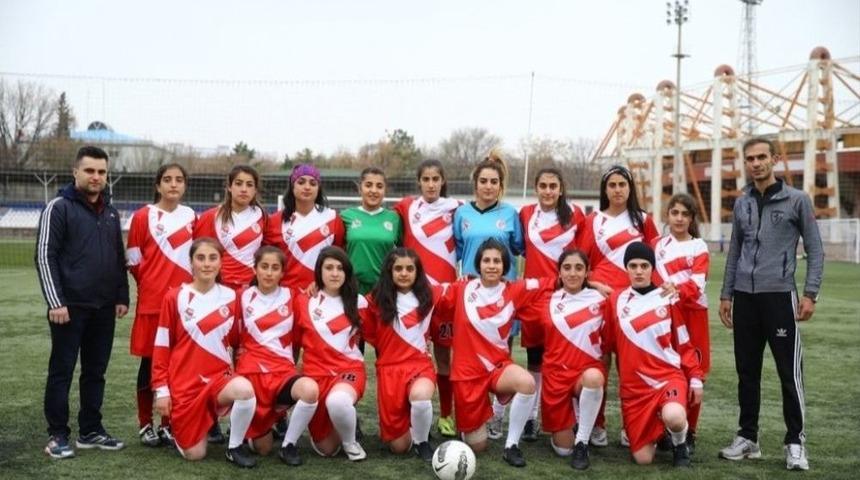 Asp Kadın Futbol Takımı Cumhurbaşkanı Erdoğan&rsquo;ı Ziyaret Etti