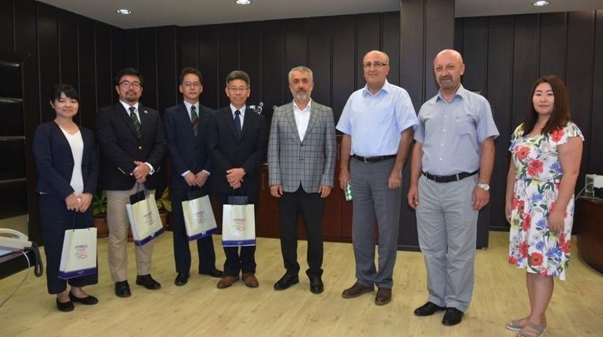 Japon Akademisyenler Om&uuml;&rsquo;de