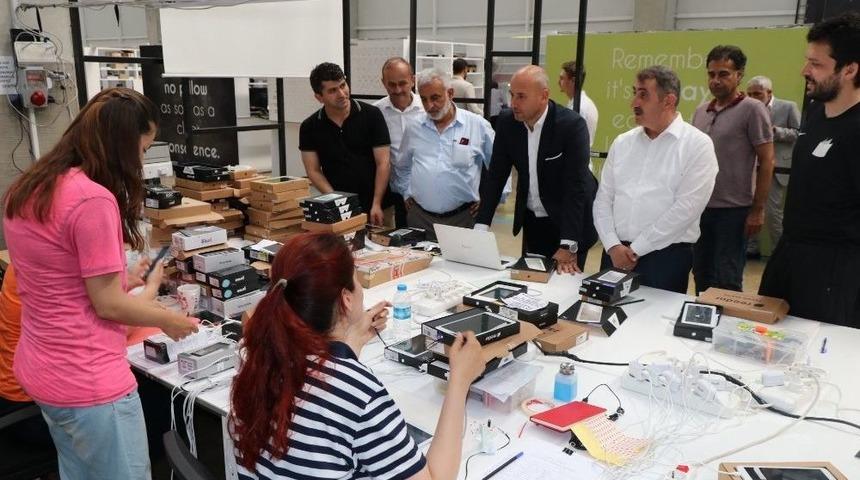 Milletvekili K&ouml;ktaş Boykota Destek Verdi, Yerli Telefon Aldı