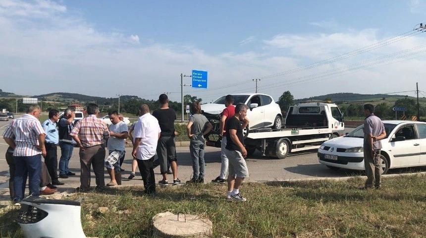Sakarya&rsquo;da Trafik Kazası: 2 Yaralı
