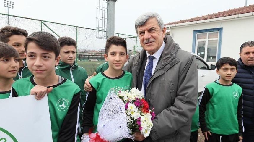 Başkan Karasomanoğlu, Minik Futbolcularla Buluştu