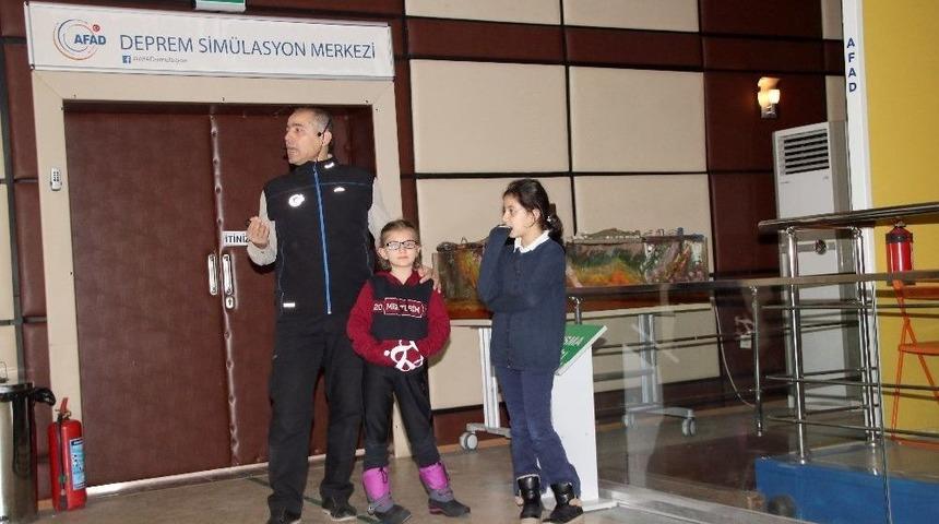 Sim&uuml;lasyon Odasında Deprem Eğitimi