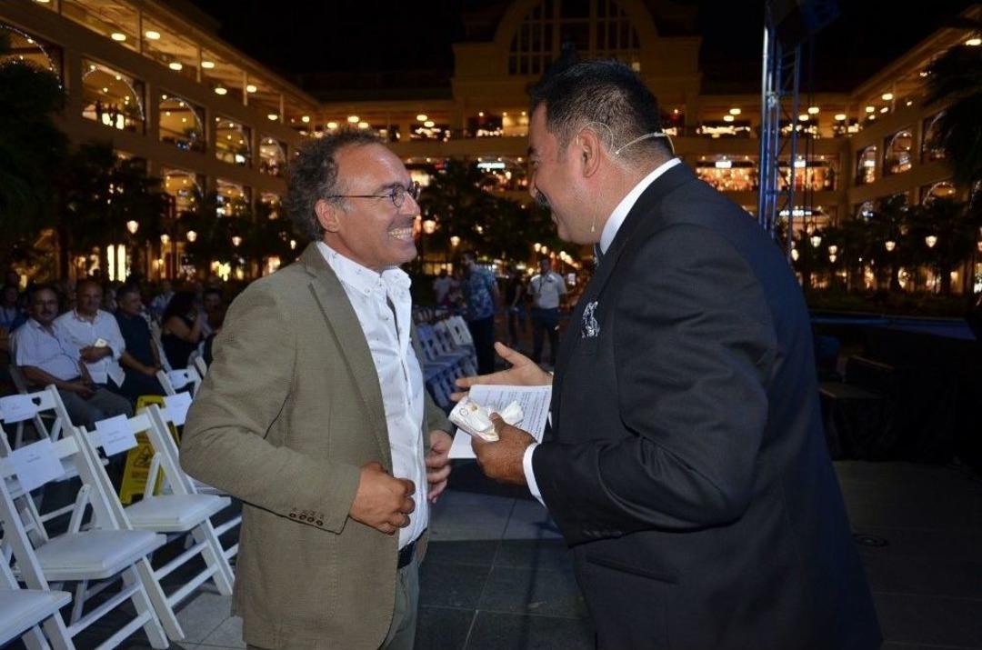 İzmir&rsquo;deki Film Festivalinin &Ouml;d&uuml;l T&ouml;reninde &Uuml;nl&uuml;ler Ge&ccedil;idi