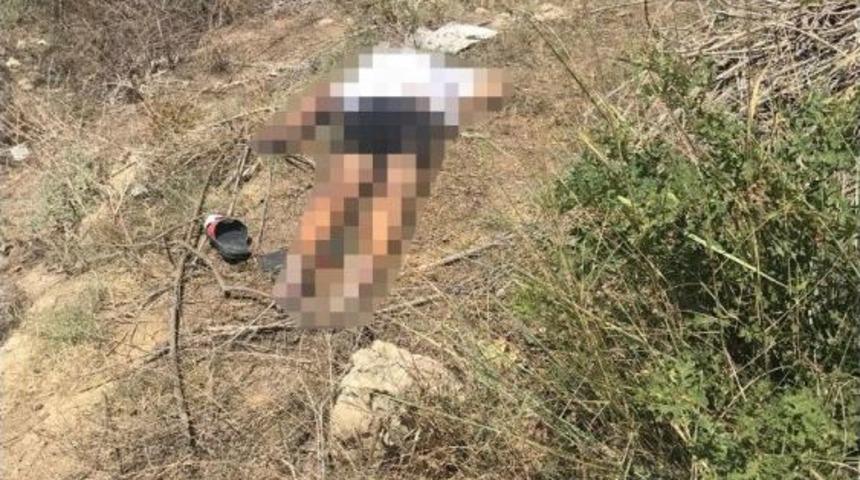 Antalya’da Boş Arazide Erkek Cesedi Bulundu