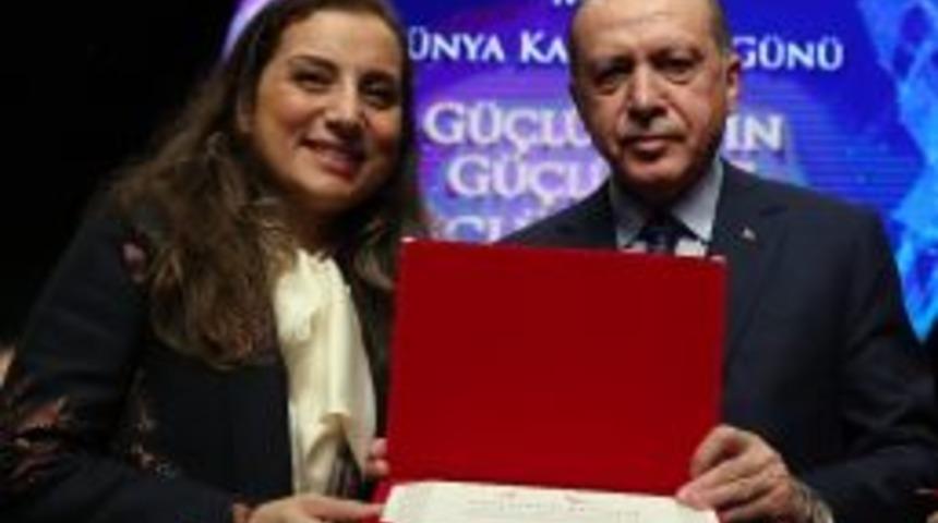 Cumhurbaşkanından Rekt&ouml;r &Ccedil;akar&rsquo;a Başarı Belgesi