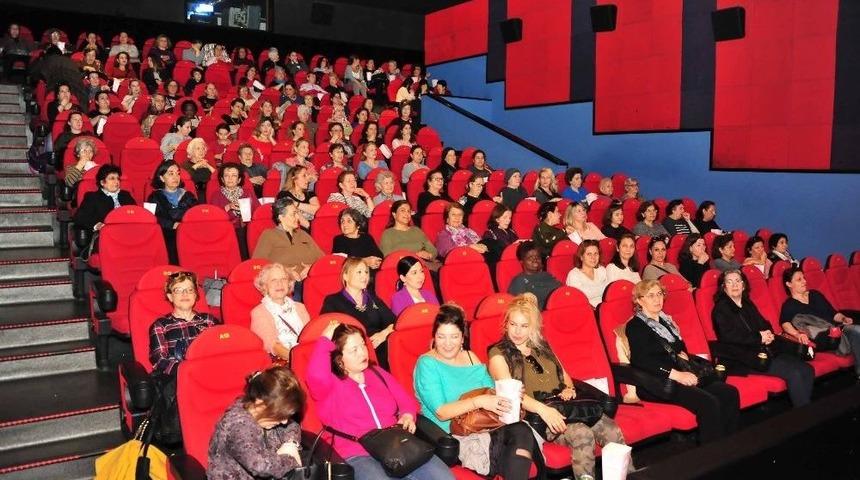 Bal&ccedil;ovalı Kadınlara &Ouml;zel Sinema G&ouml;sterimi