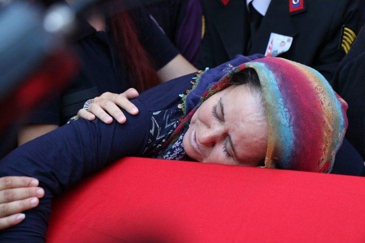 Şehit Uzman Onbaşını Son Yolculuğuna On Binler Uğurladı G3