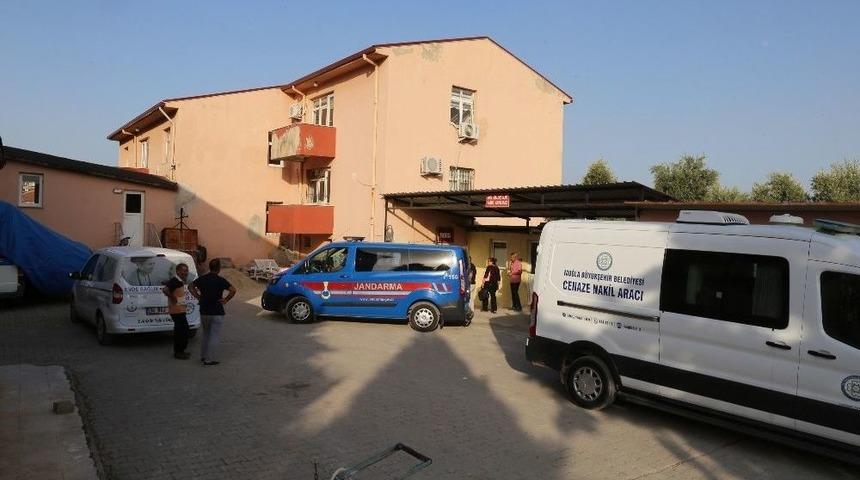 Cenaze Nakil Aracının &Ccedil;arptığı Yaşlı Adam &Ouml;ld&uuml;