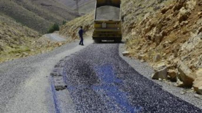 Uluk&ouml;y Mahallesi&rsquo;nde 15 Km&rsquo;lik Yol Asfaltlanıyor